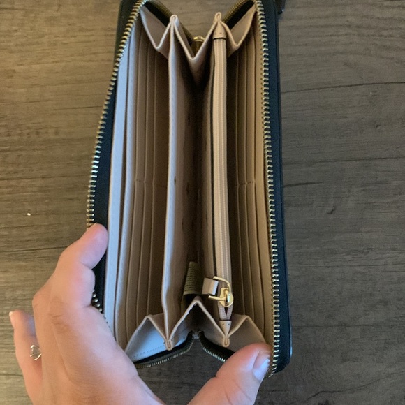 Kate spade large conventional wallet - Picture 2 of 3